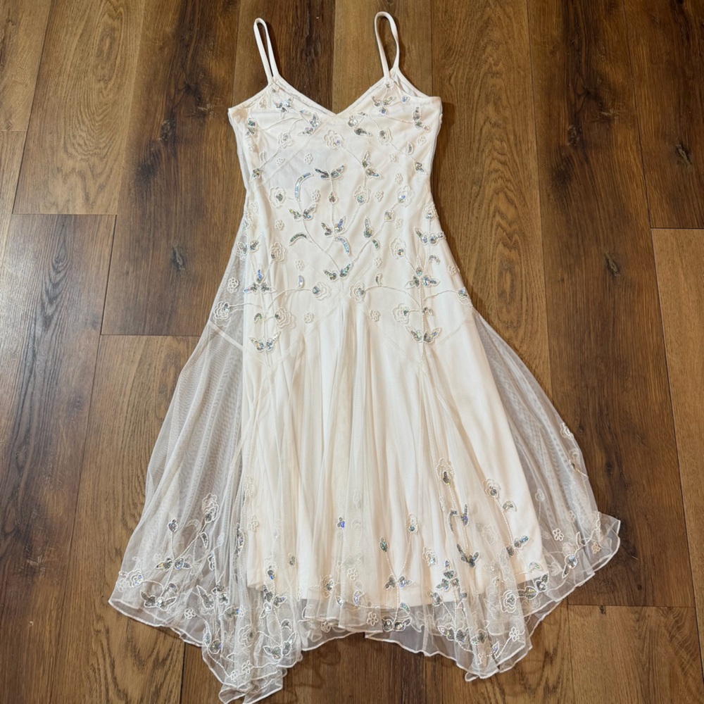Embellished White Sequin Floral Camisole - Picture 15 of 16